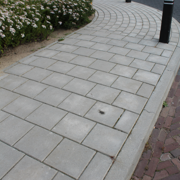 Betontegel 30x30x4,5 cm met facet Grijs KOMO
