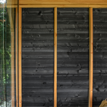 Zweeds rabat 1,1/2,2x19,5x420 cm NE Vuren, zwart gespoten