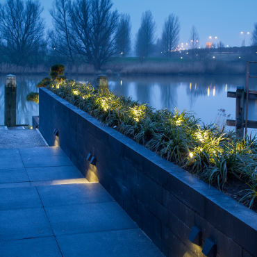 Wedge Wall 12V Dark Grey 6,3x10x10 cm